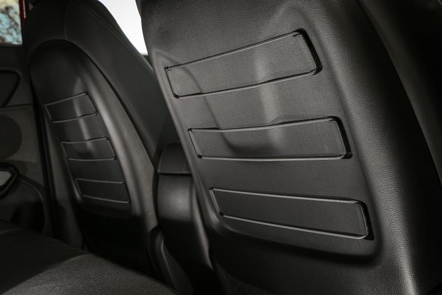 Детали интерьера SsangYong Tivoli 2019 года  (WW) (фото 10 из 40)